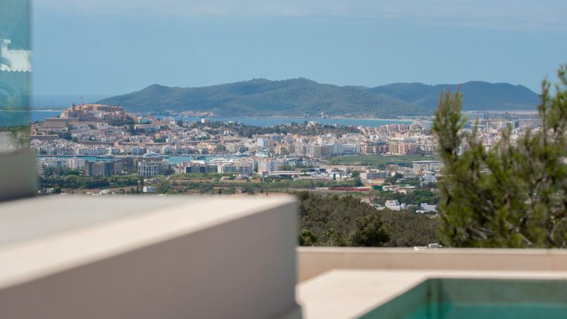 Villa with TOURIST LICENSE TO RENT in Ibiza