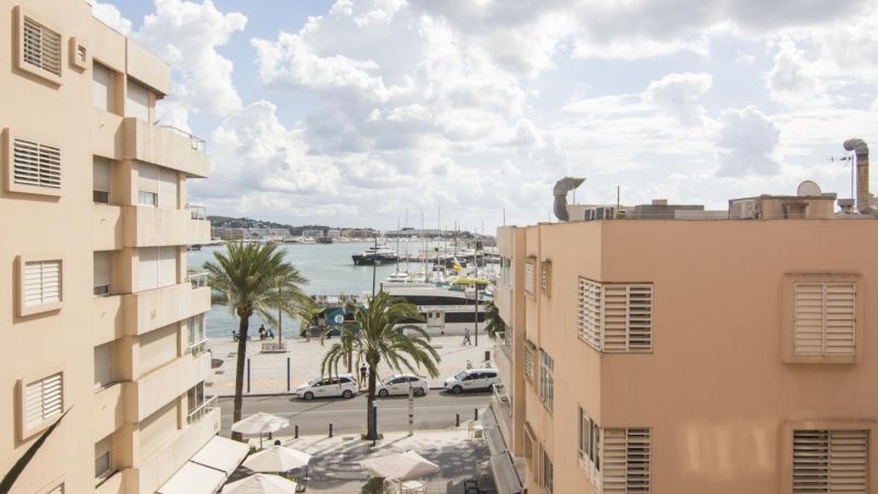Piso con vista al mar en el puerto de Ibiza