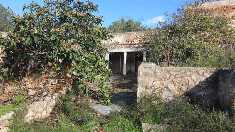 Finca with old ibicencan house in ruine located in San Lorenzo - Ibiza