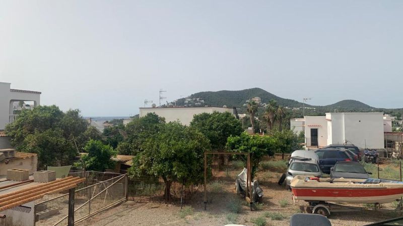 Terreno urbano con vista al mar en Santa Eulalia - Ibiza