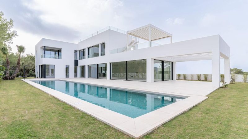 Villa de obra nueva con vistas al mar situada en San José - Ibiza